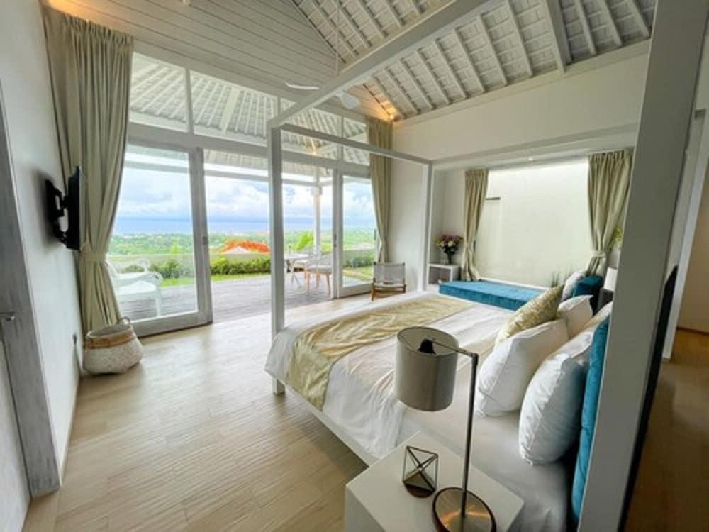 Hidden Hills Villa *