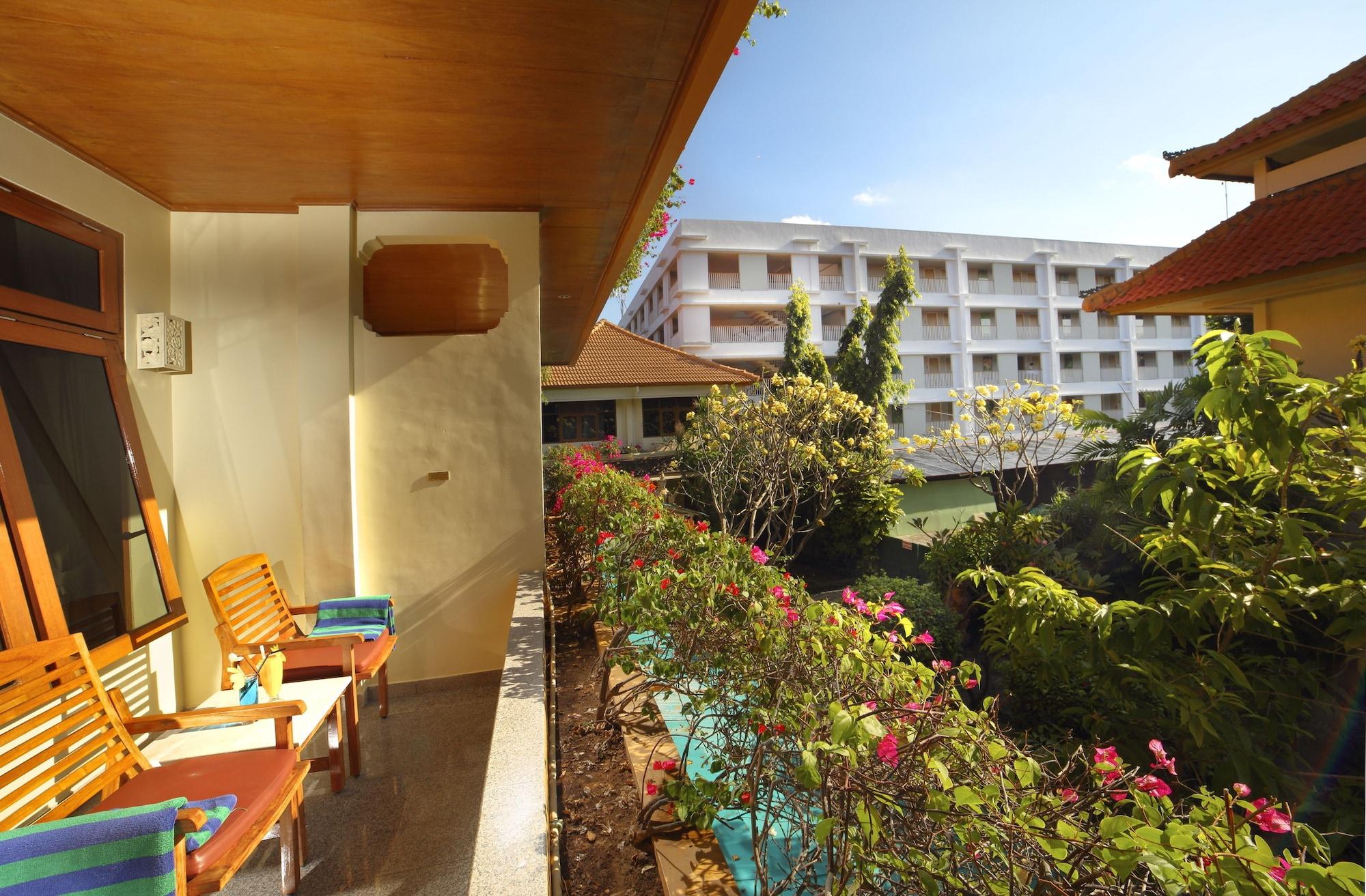 Hotel Febri's & 3*