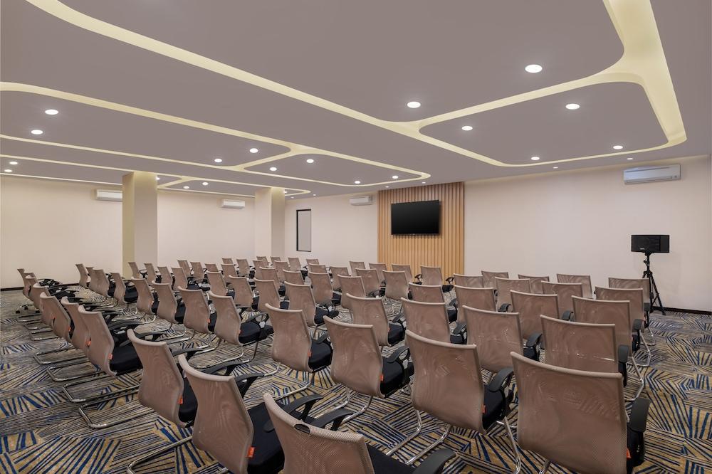 Hotel Abisha 3*