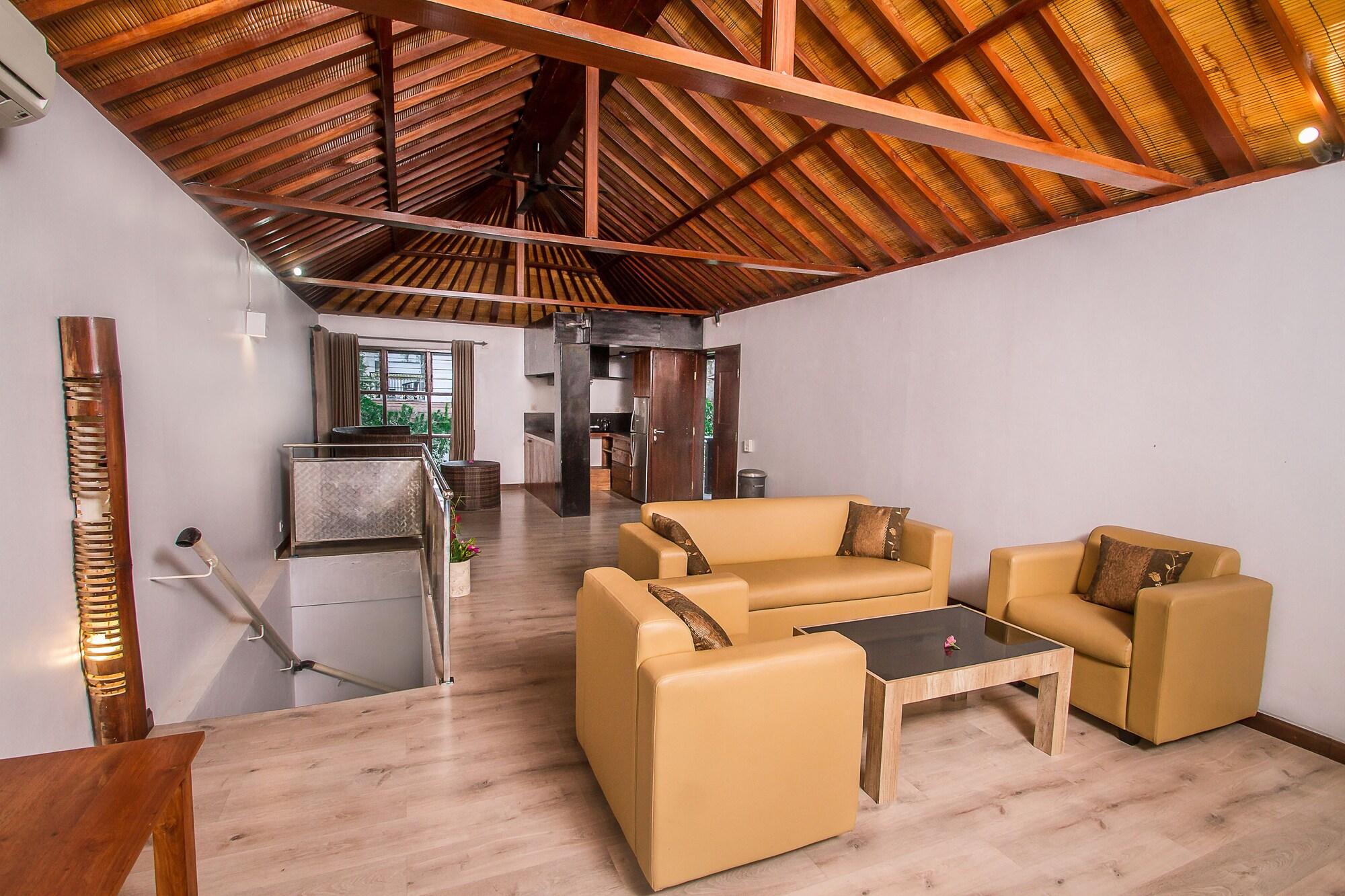 Hotel Puri Saron Madangan - Gianyar