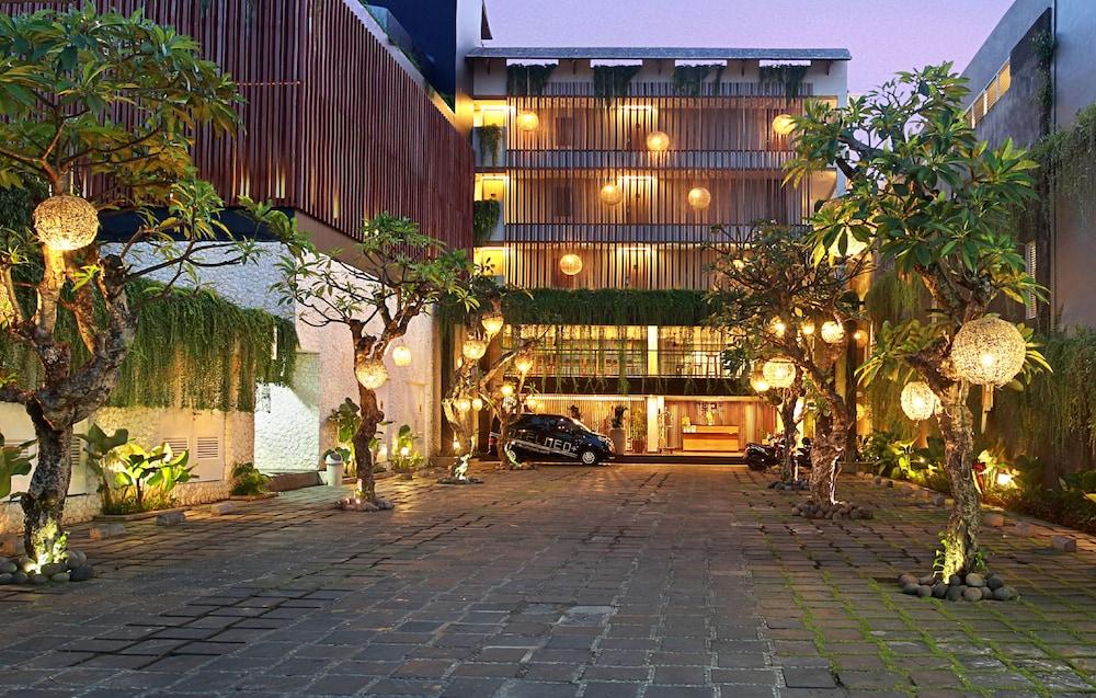 Neo+ Kuta By Aston Hotel 3*