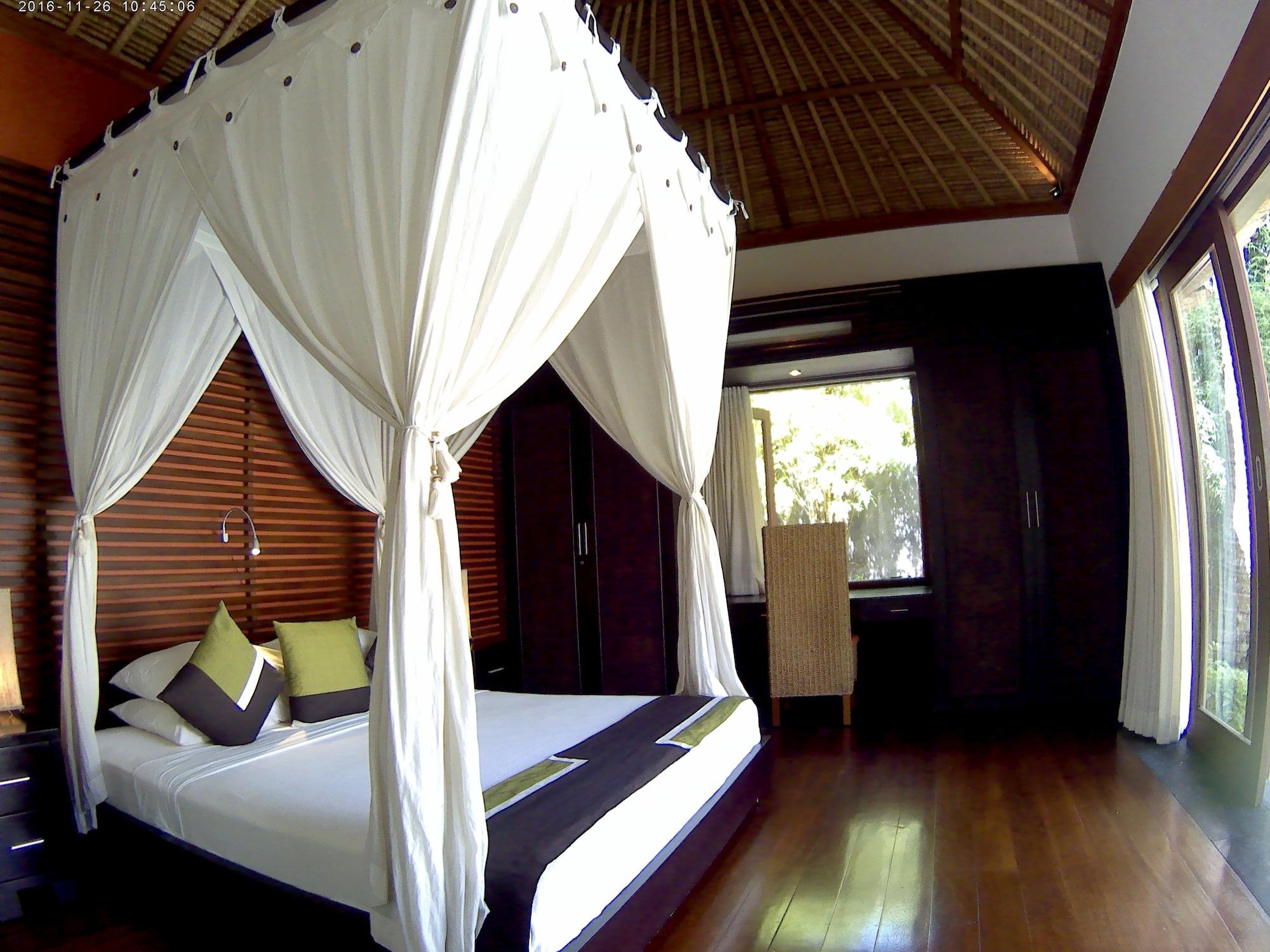 Sasoon 1, 100 Mt To * Candi Dasa (Bali)