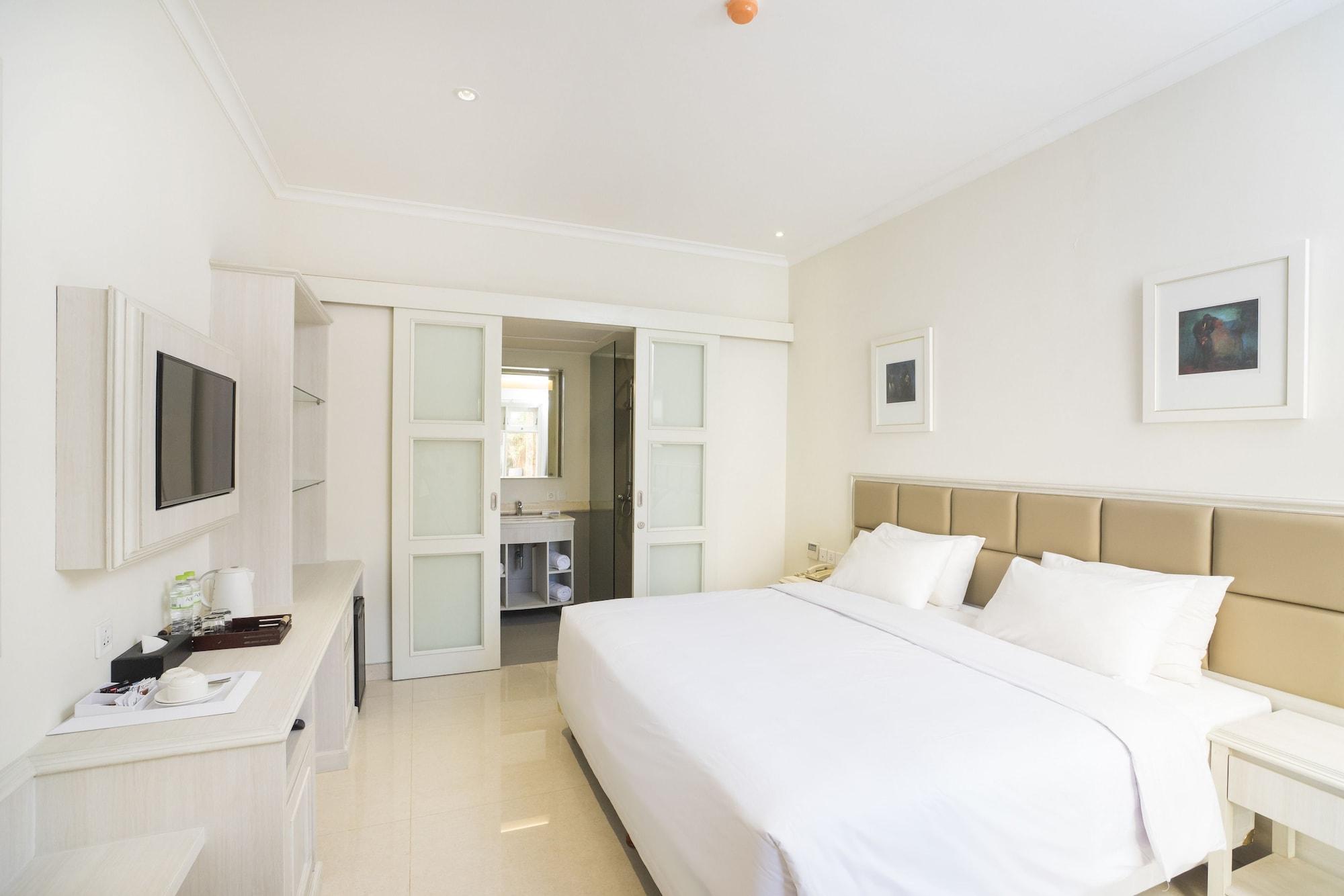 Hotel Alron Kuta 4*