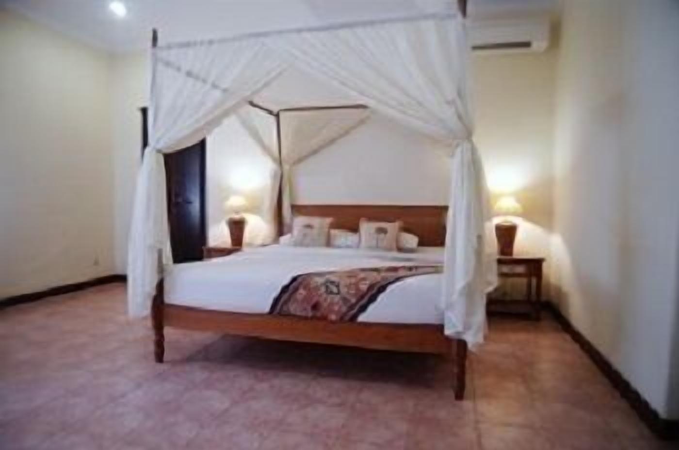 Hotel The Benoa Front &