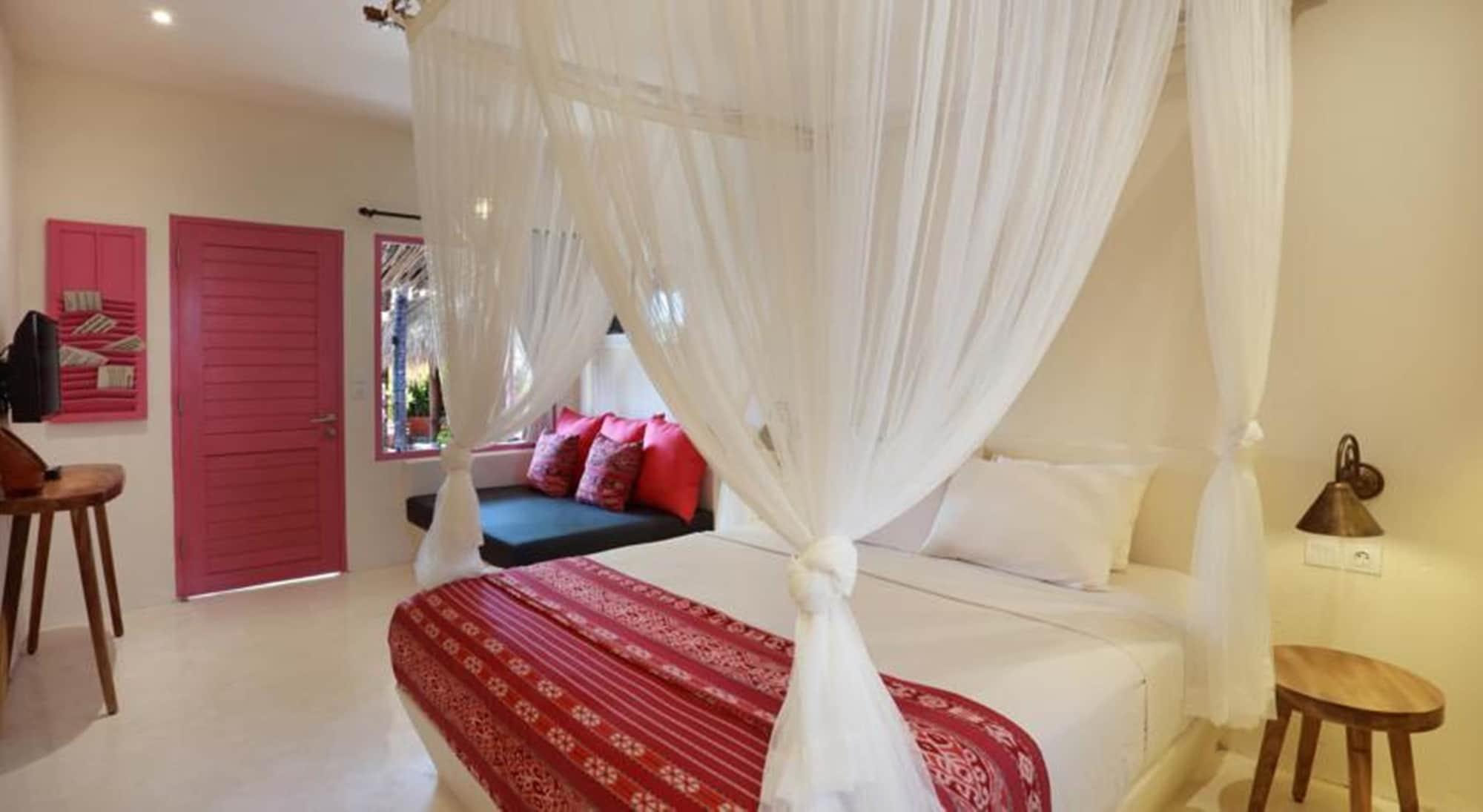Pinkcoco - Constant Surprises & For Cool Adults Only Hotel 3*