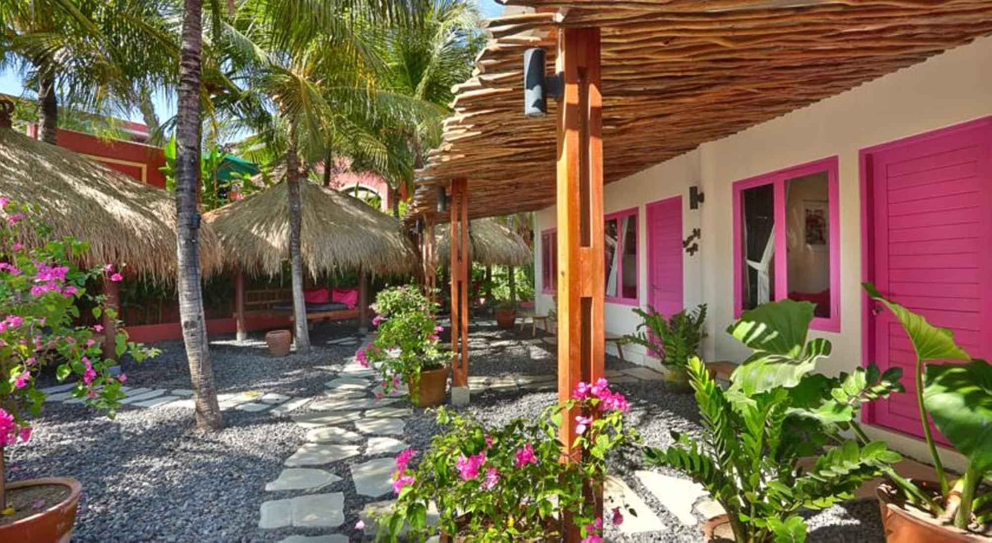 Hotel Pinkcoco - Constant Surprises & For Cool Adults Only 3*