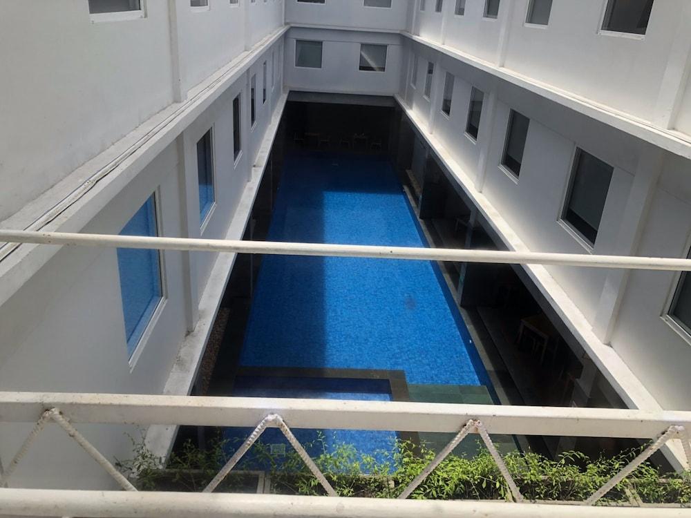 Hotel Swiss-belexpress Kuta 3*