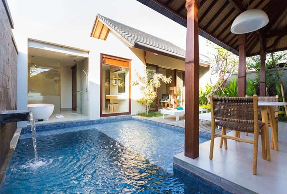Theanna And Villa *