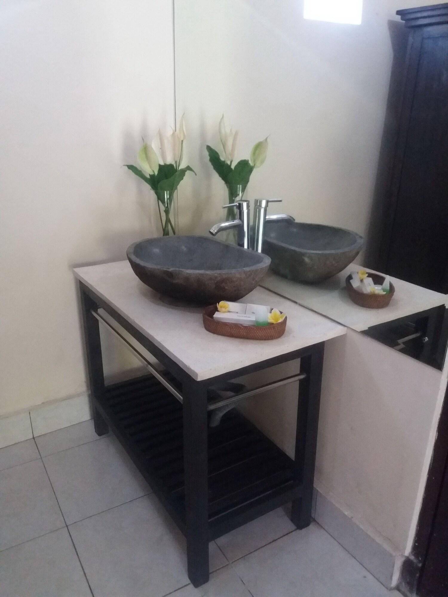 Guest house Liyer House 2*