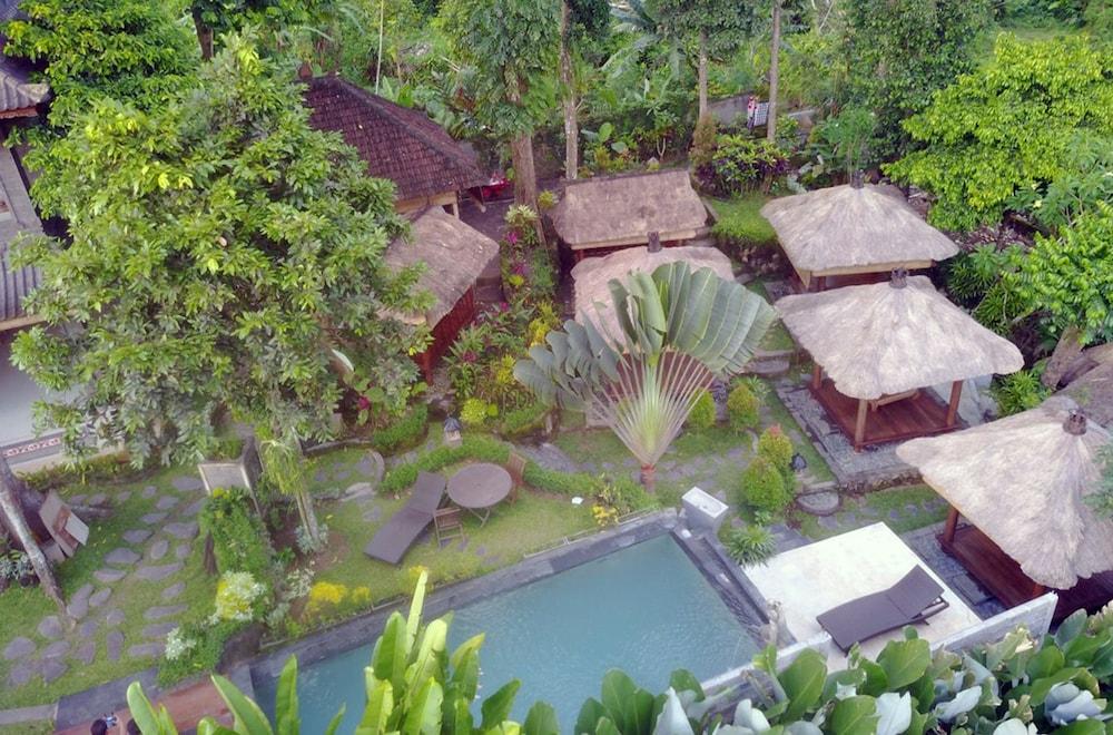 Guest house Liyer House