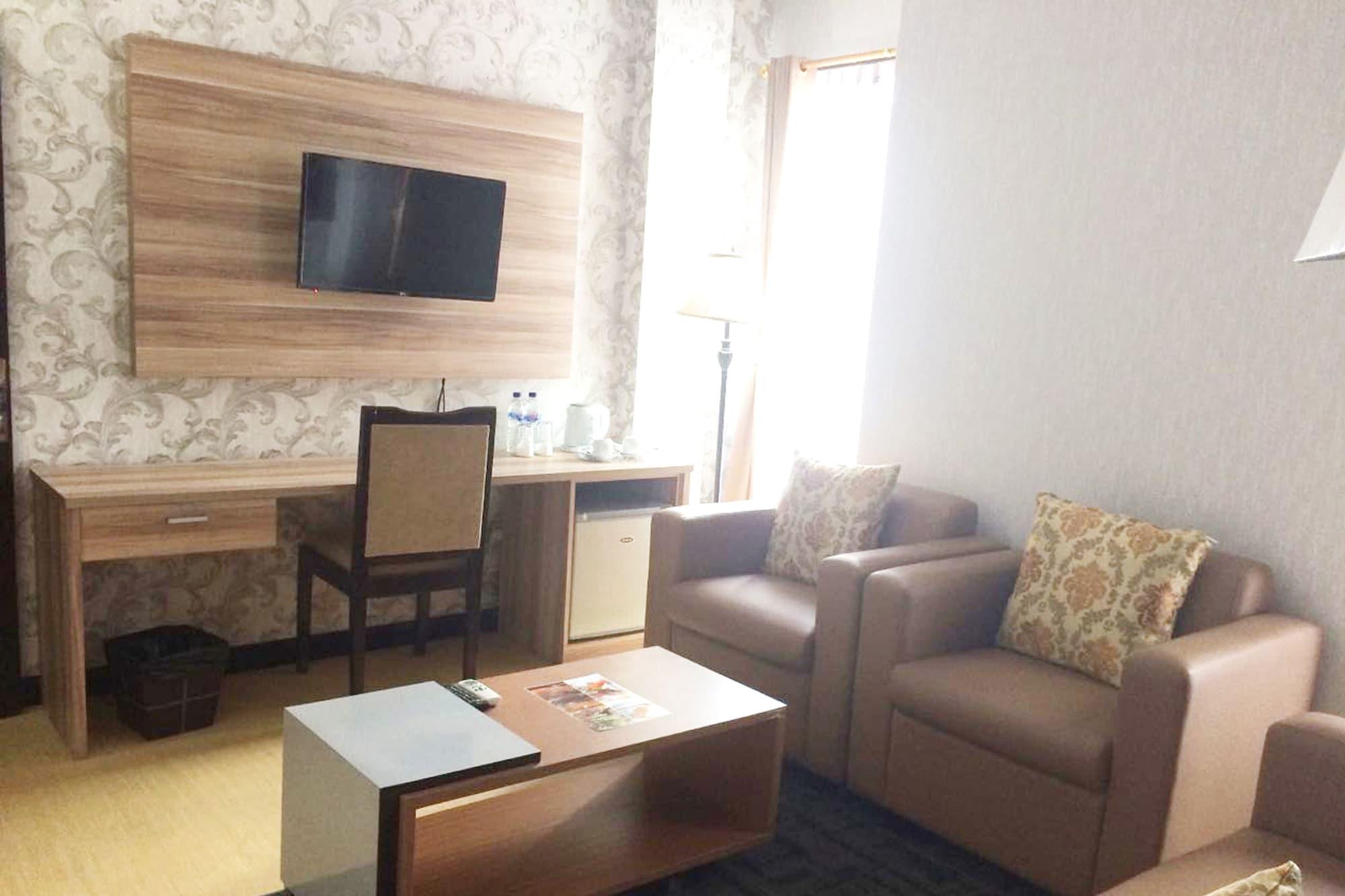 Puri Saron 3*