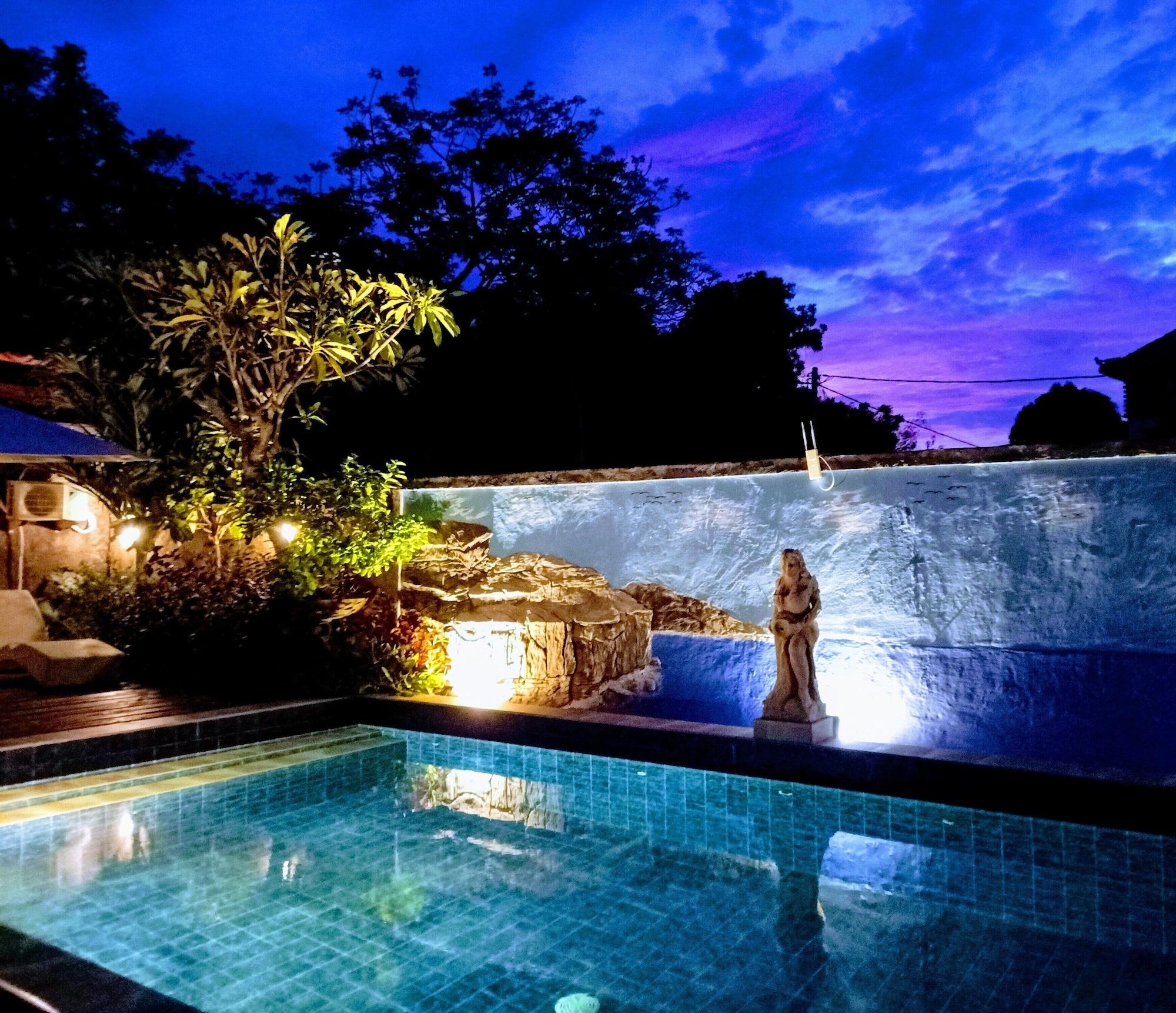 Radiance Sunset Holiday park 4*