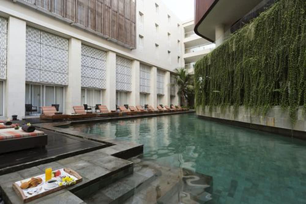 Bali Paragon Hotel 4*