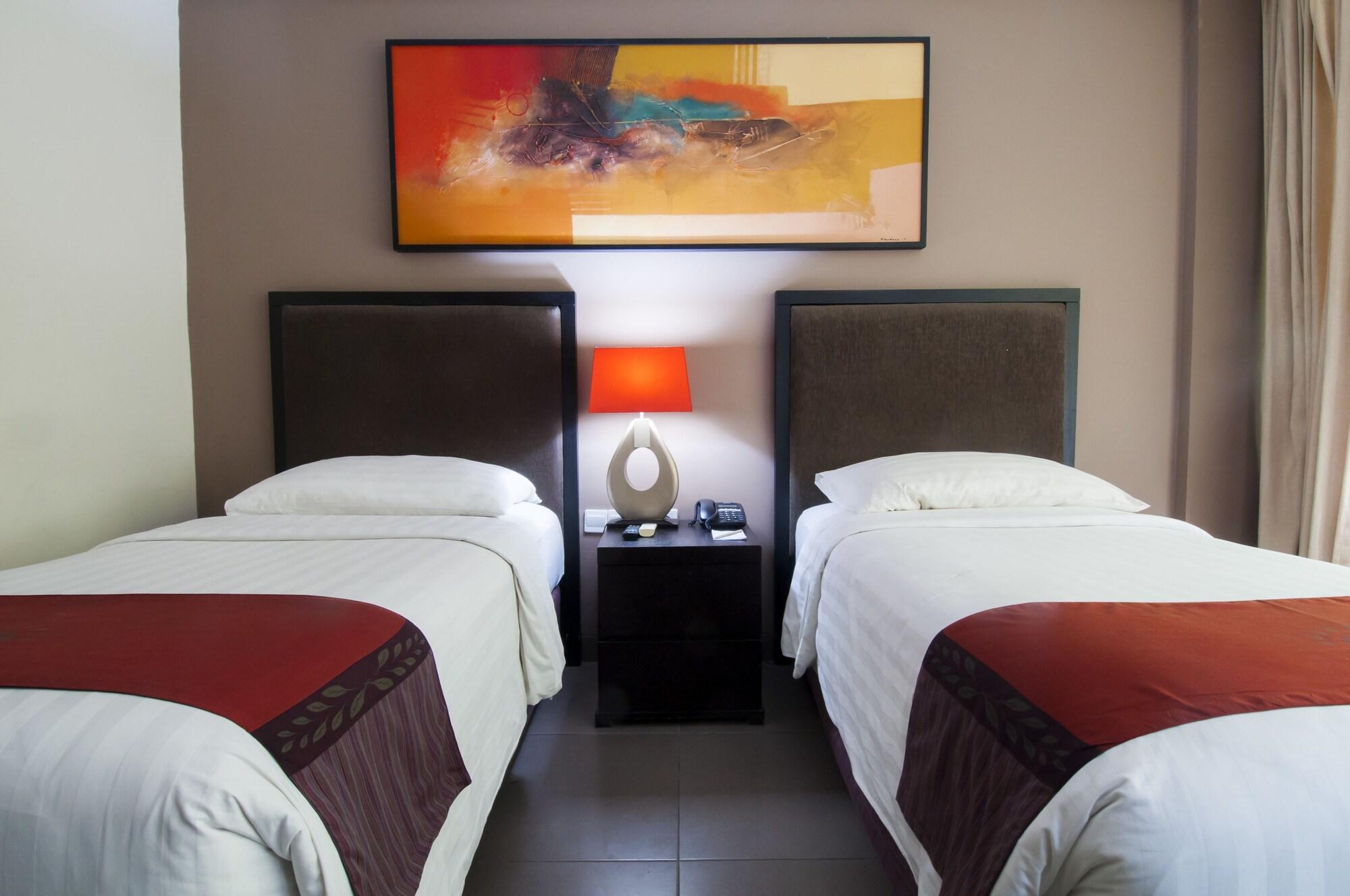 100 Sunset Kuta & Ballroom Hotel 3*