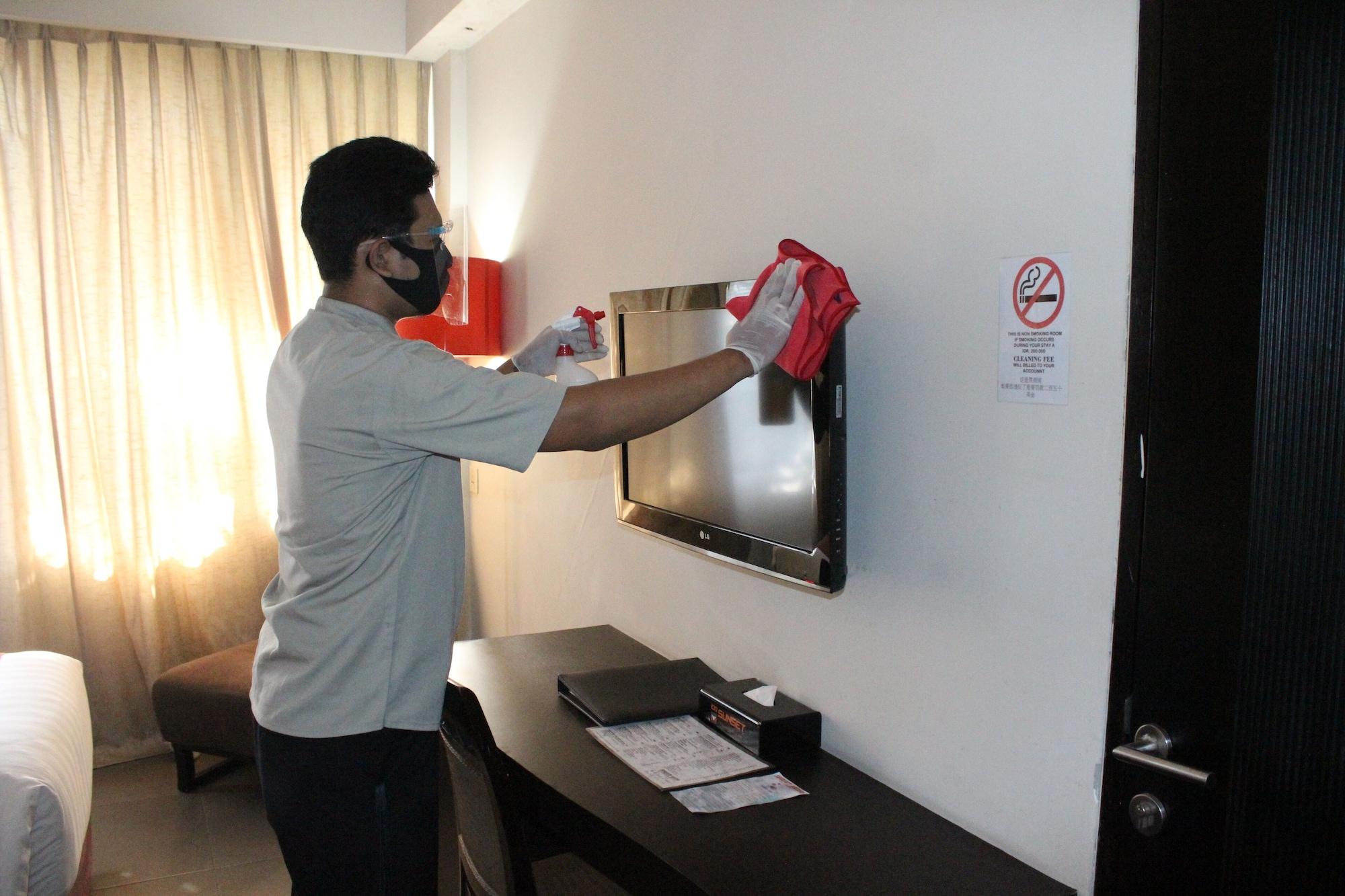 100 Sunset Kuta & Ballroom Hotel