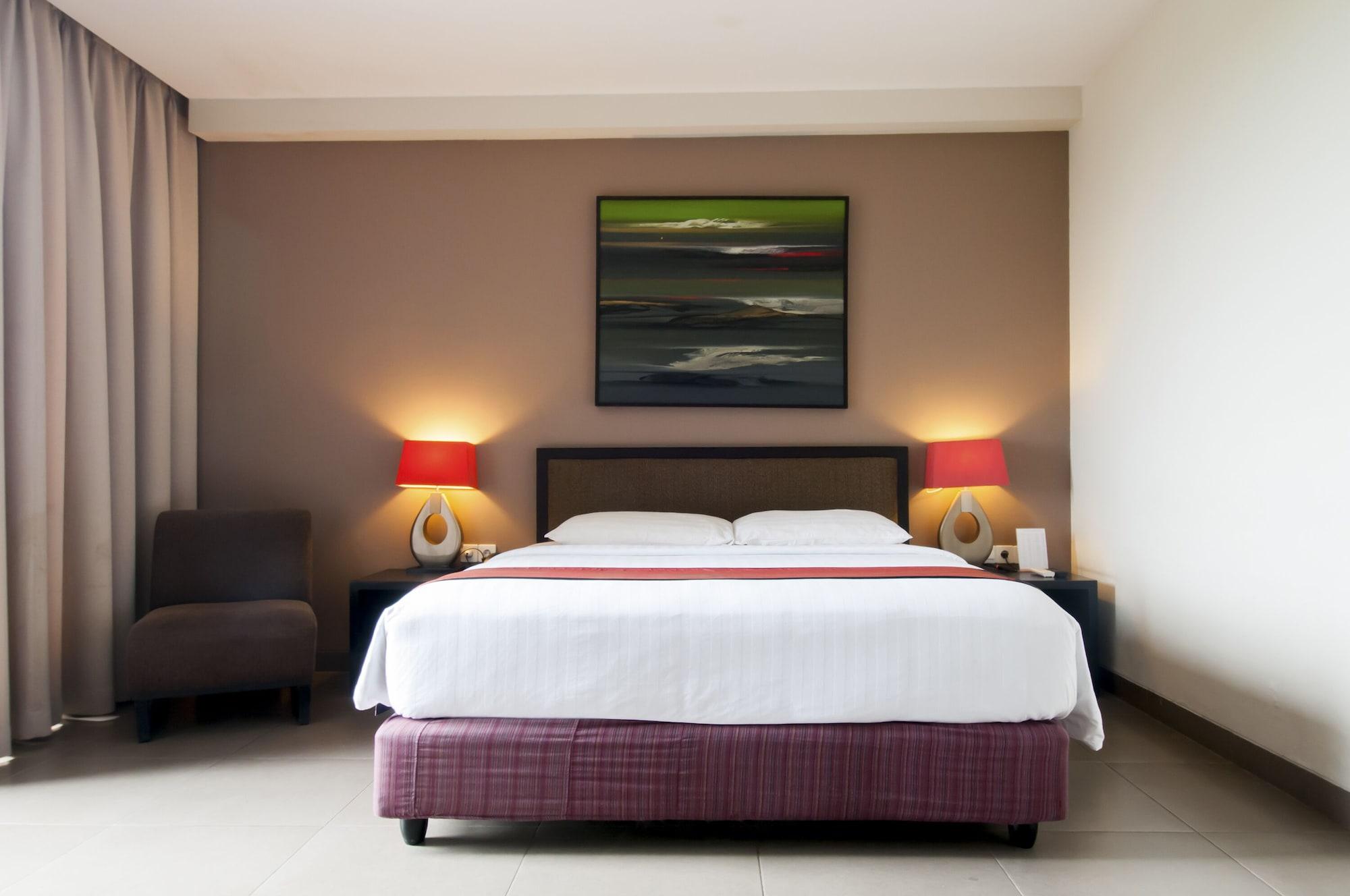100 Sunset Kuta & Ballroom Hotel