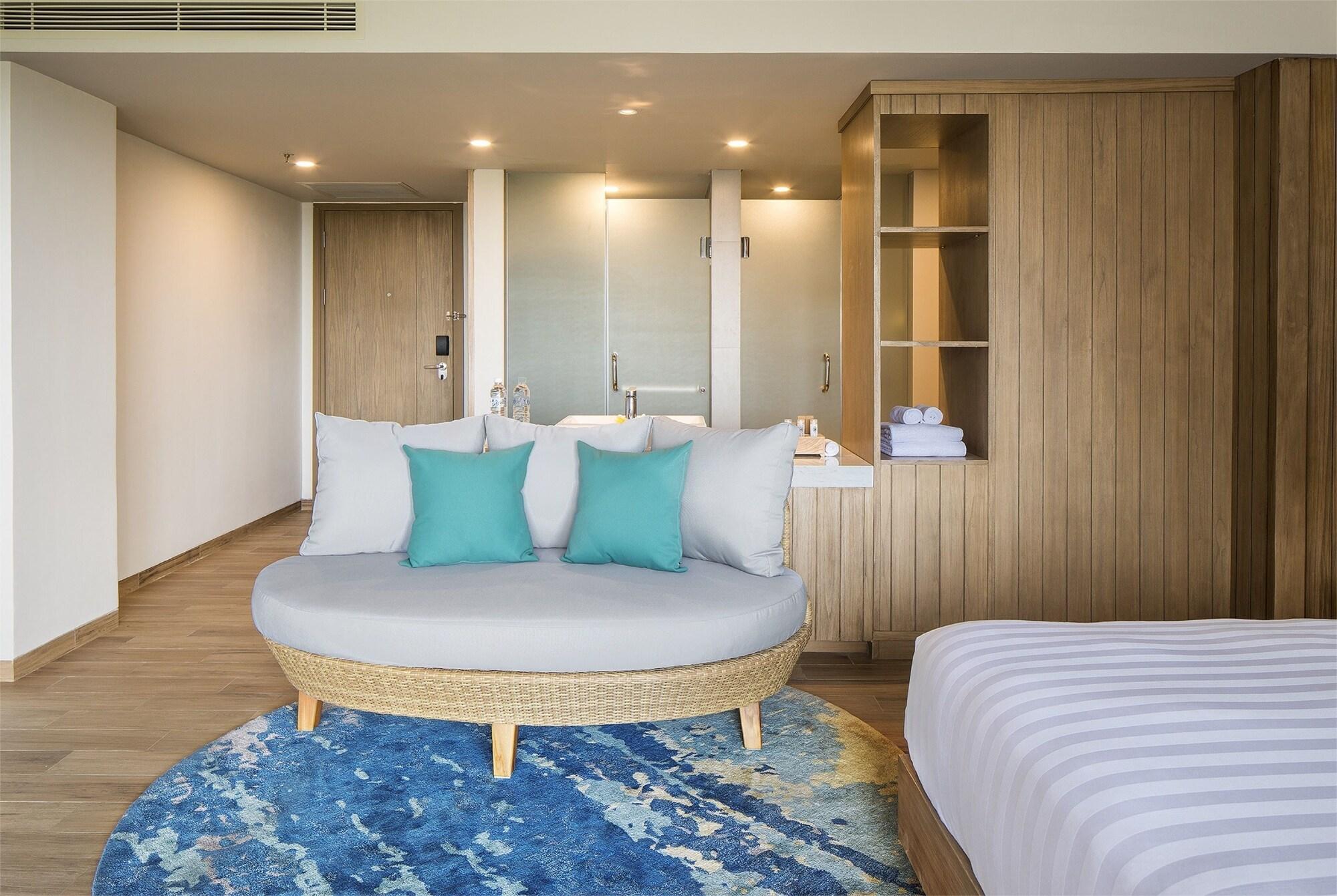 Eastin Ashta Hotel