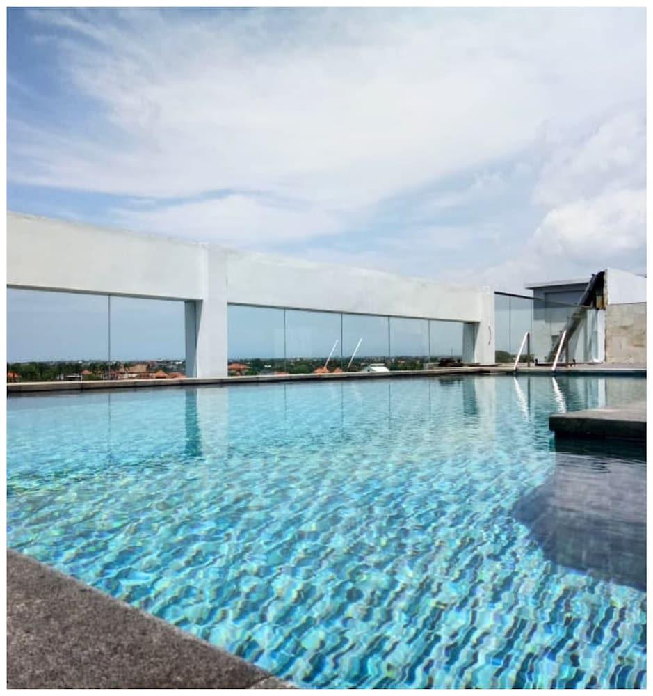 Hotel The Capital And 4*