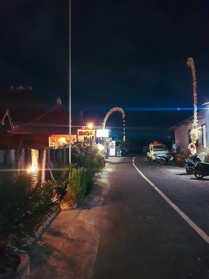 Malibu Huts