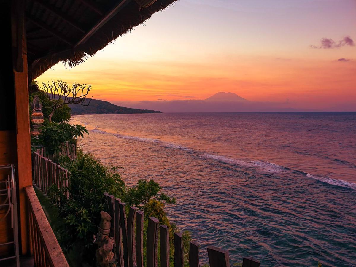 Malibu Huts Semaya