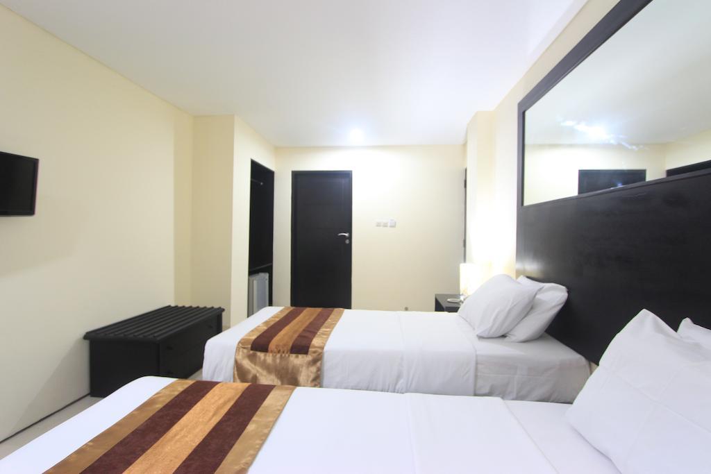 Hotel Airport Kuta And Residences 2*