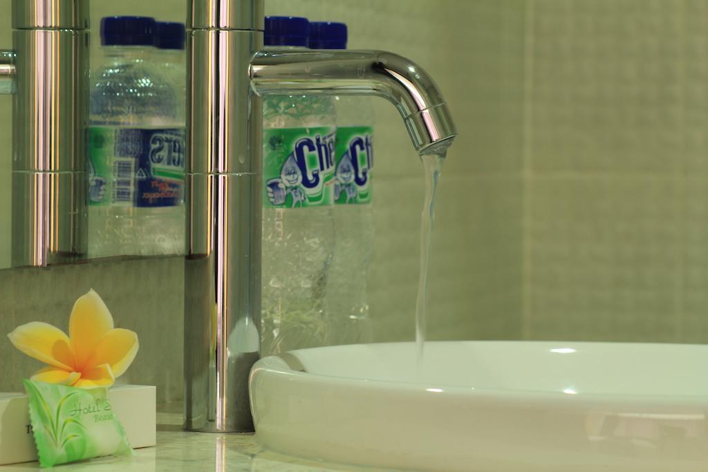 Hotel Airport Kuta And Residences 2*