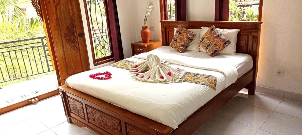 Kartika's House Guest house *