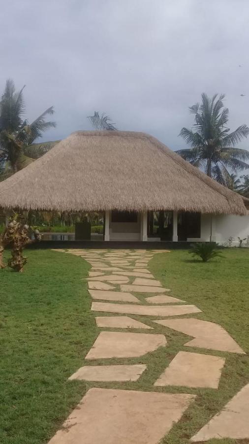 White Karouna Sukawati (Bali)