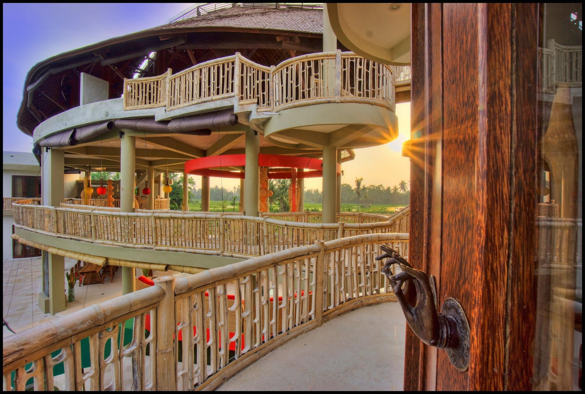 Floating Leaf Eco-luxury Retreat 4* Sukawati (Bali)