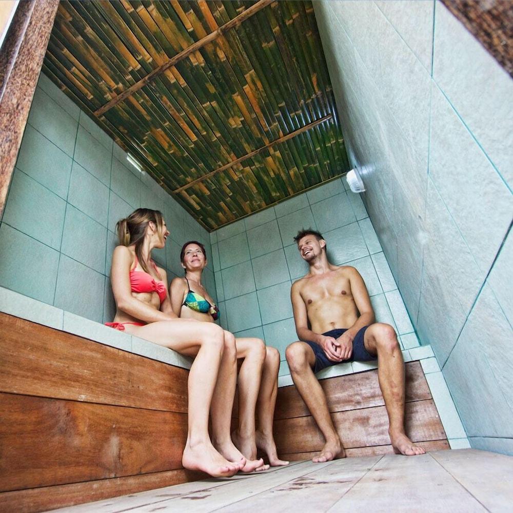 Hotel Floating Leaf Eco-luxury Retreat