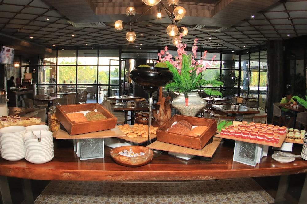 Resor The Crystal Luxury Bay Nusa Dua