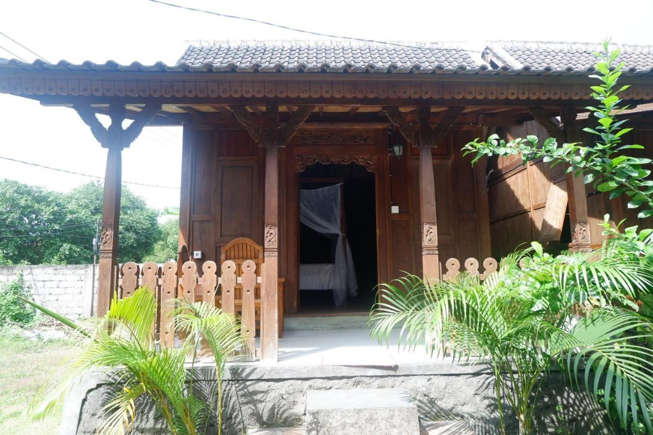 Satria House Wisma tamu *