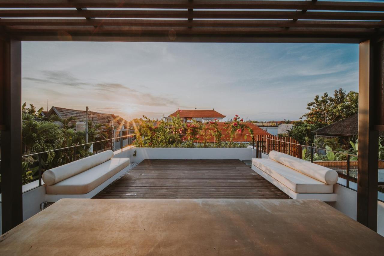 New 4 Bedroom 5 Min Walk To Berawa Enclosed Livng Villa Canggu (Bali)
