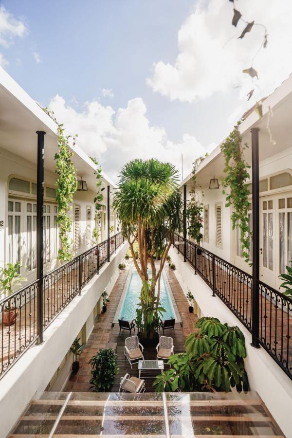 Brown Feather Hotel Seminyak (Bali)