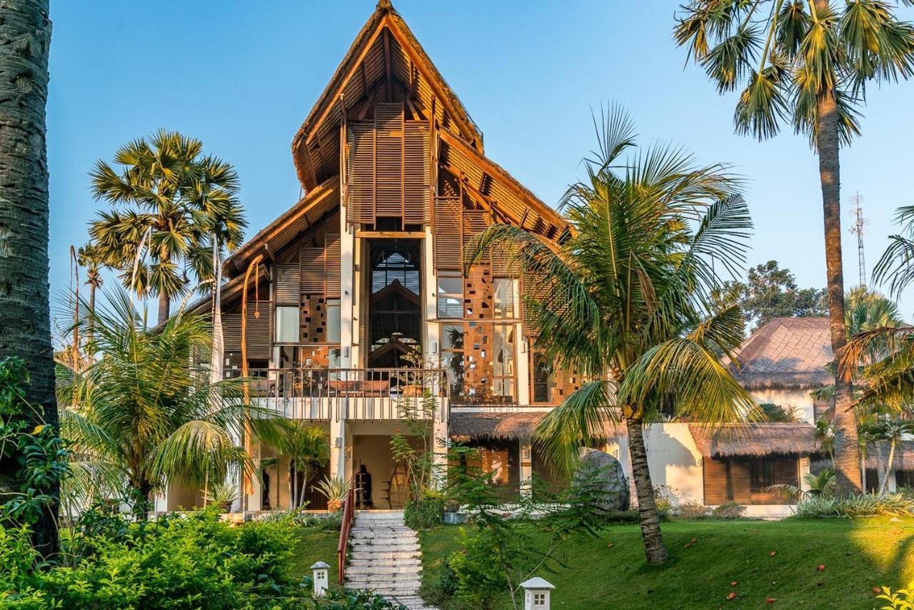 Siddhartha Oceanfront & Bali 4*