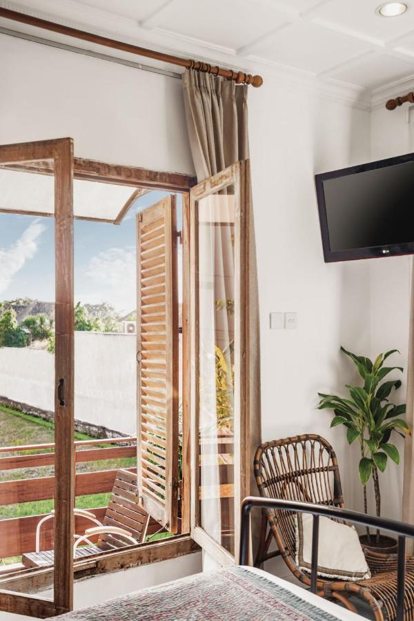 Hotel Brown Feather 3*