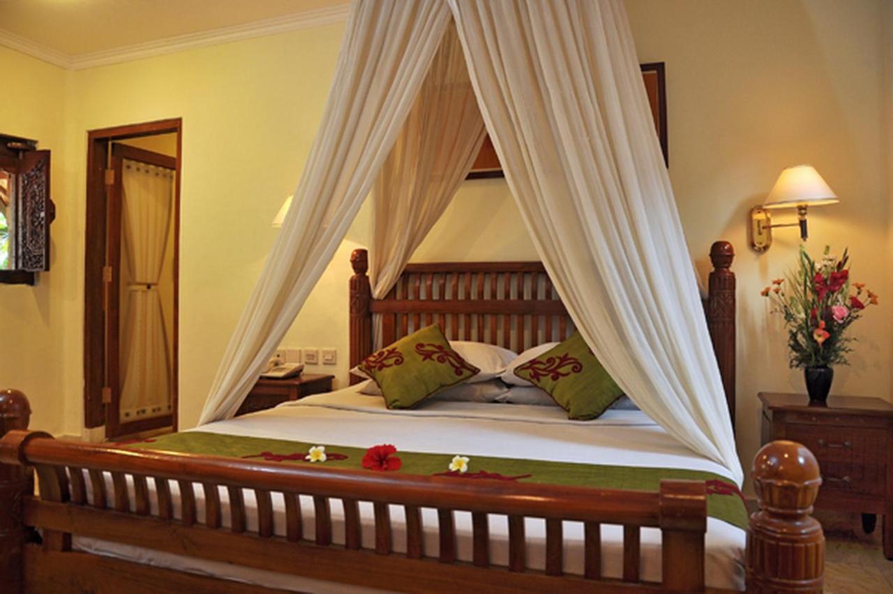 Puri Dewa Bharata & Hotel Legian (Bali)