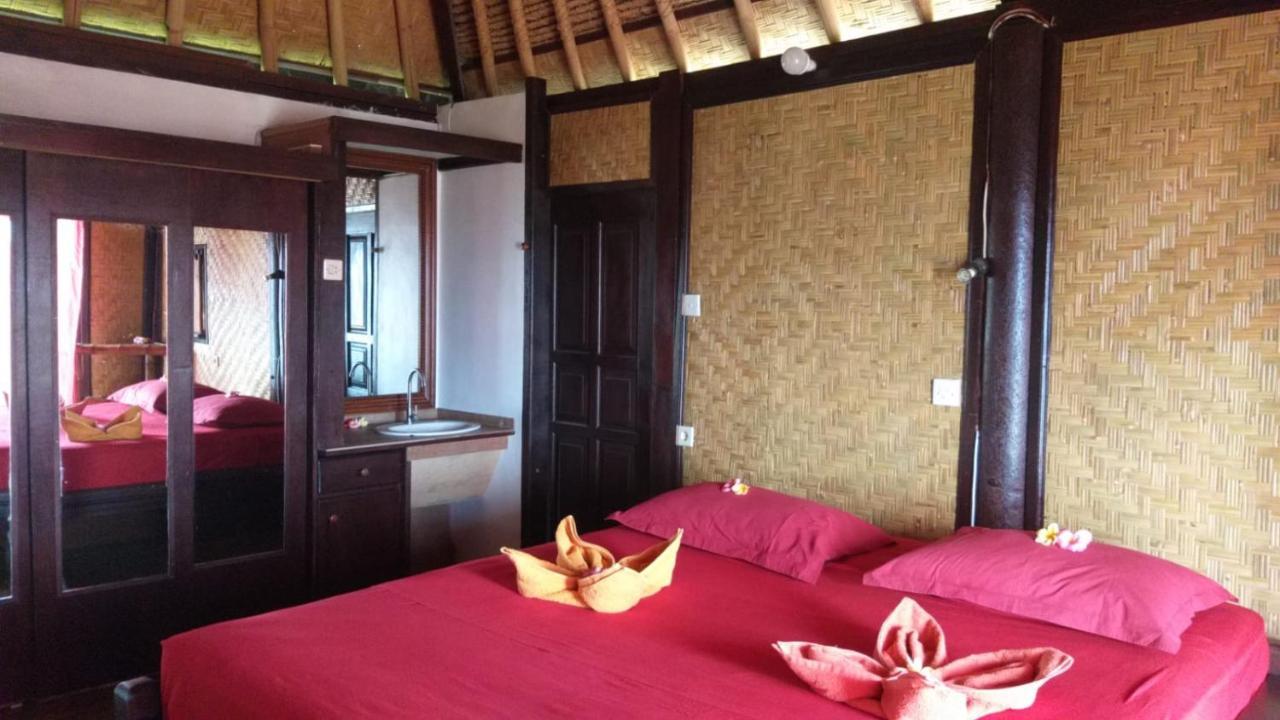 Manouria - Marcel * Padangbai (Bali)
