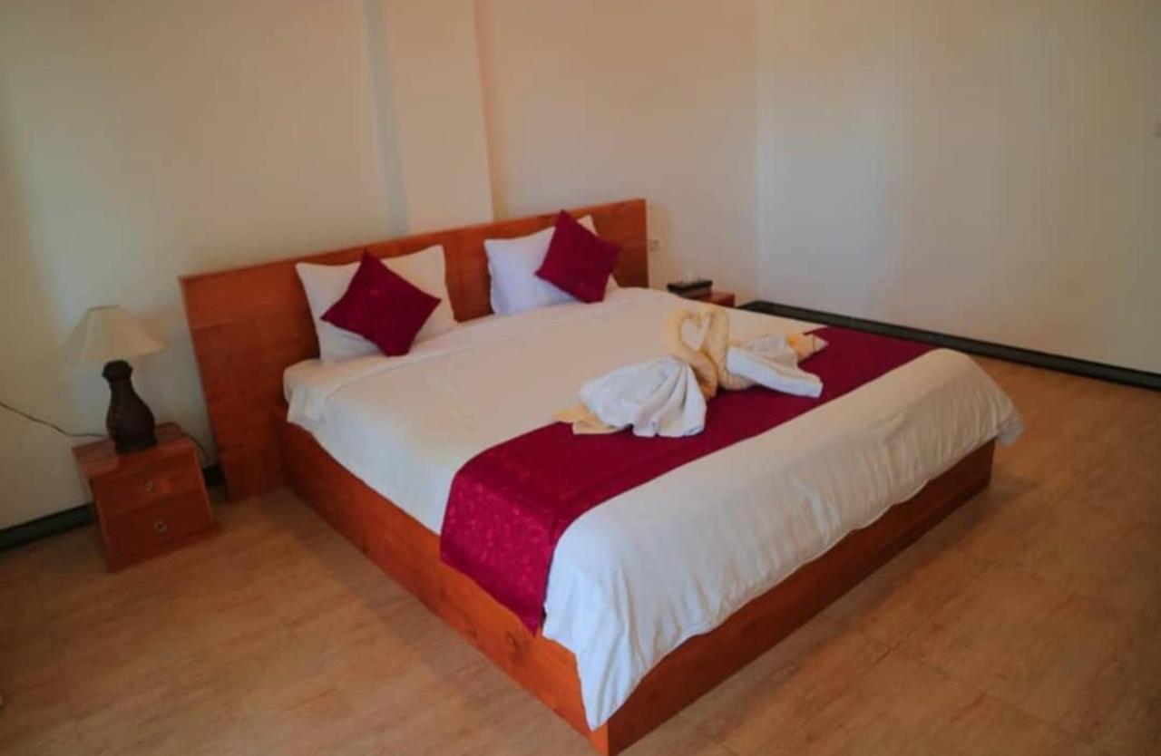 Ayu Laba And Resto Holiday park Batununggul