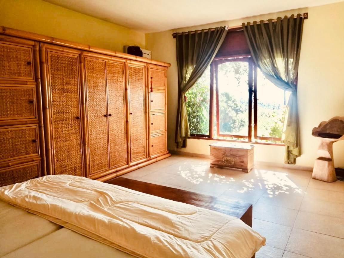 Cantik Sambirenteng Bed & Breakfast *