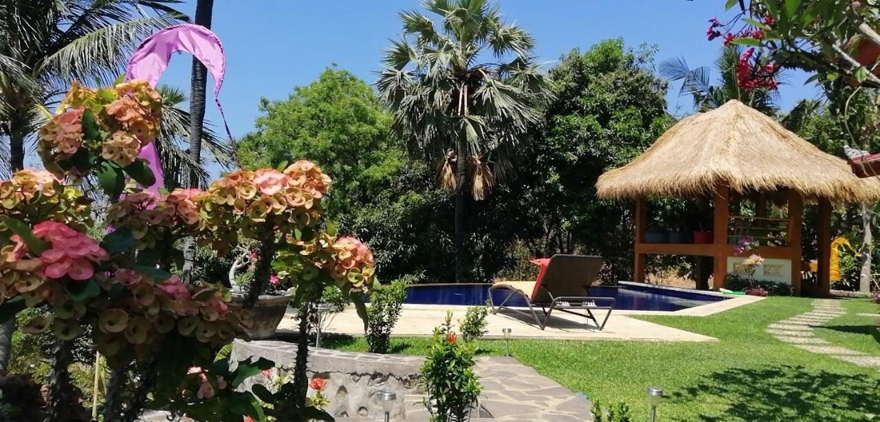 Cantik Sambirenteng Bed & Breakfast