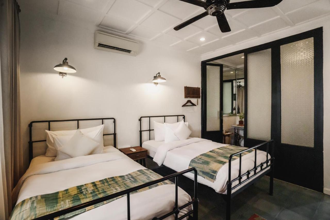 Hotel Brown Feather 3*