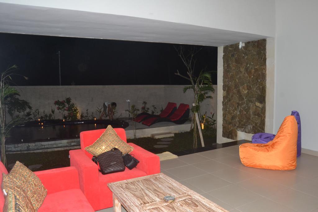 Ratna Villa *