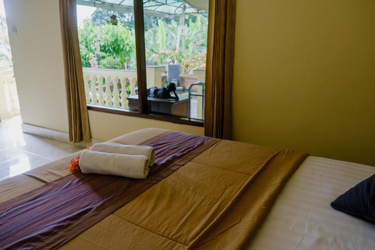 Desak Putu Putra Ubud (Bali)