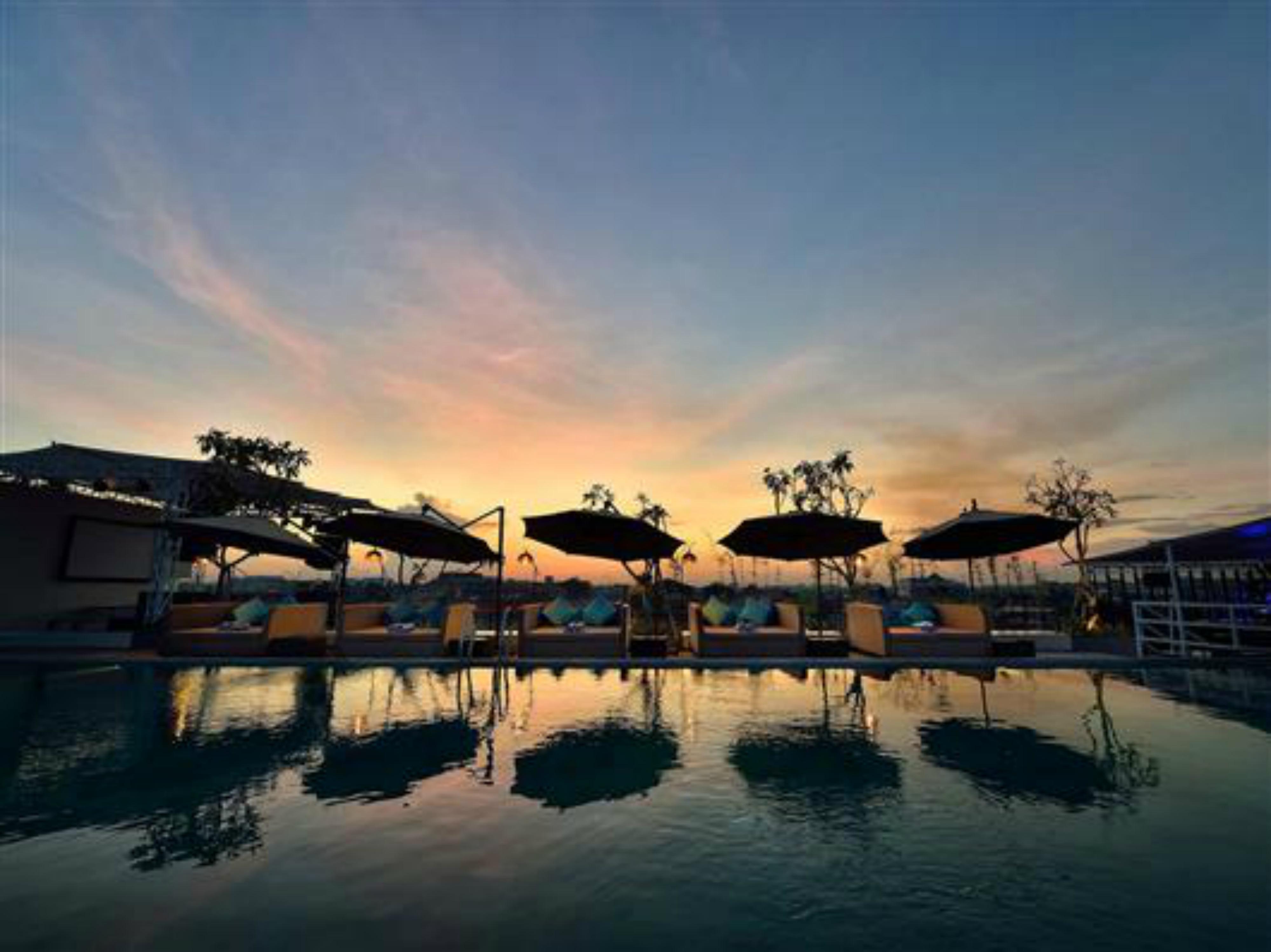 Hotel De Vins Sky 4*