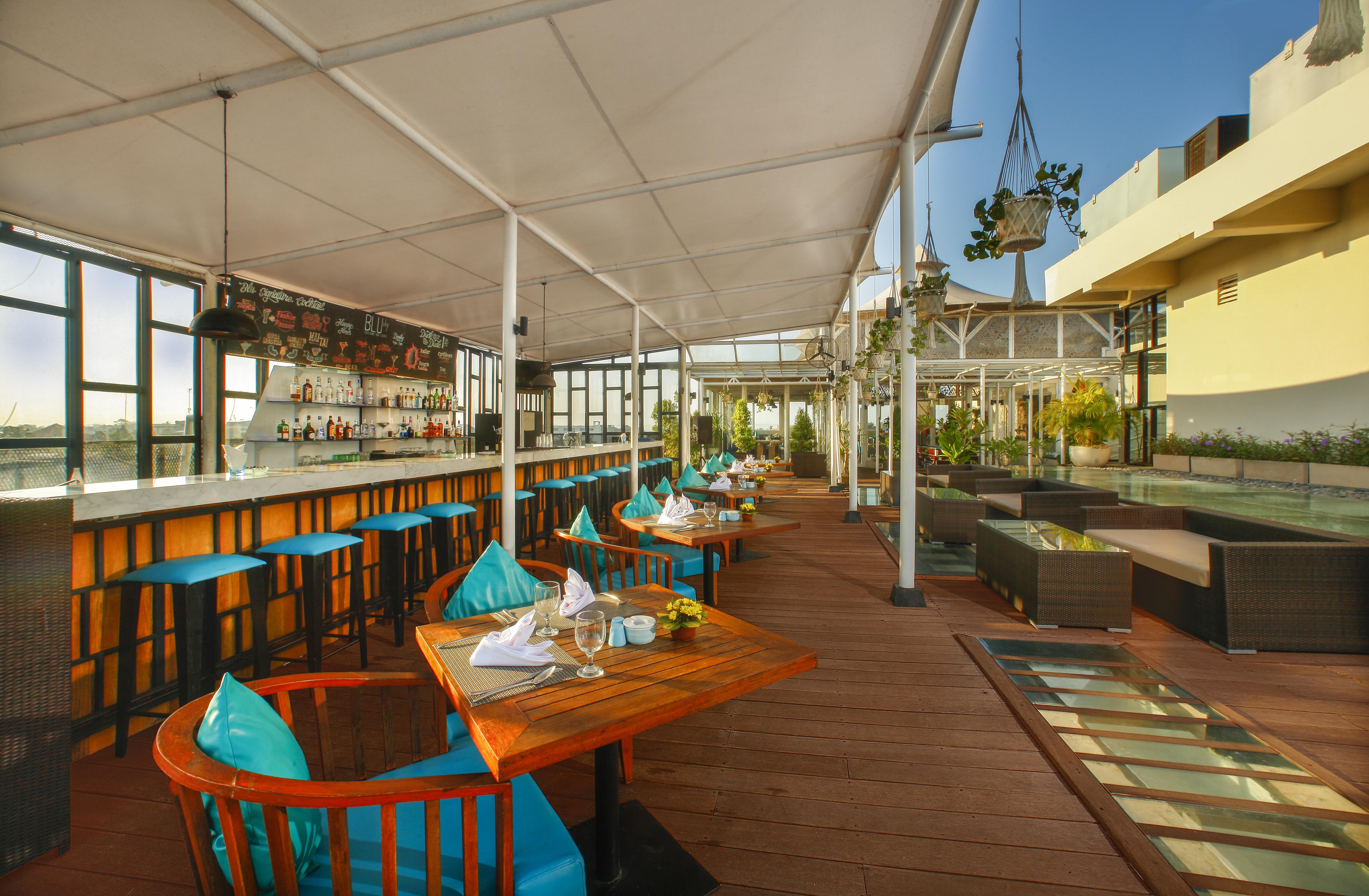 De Vins Sky Hotel