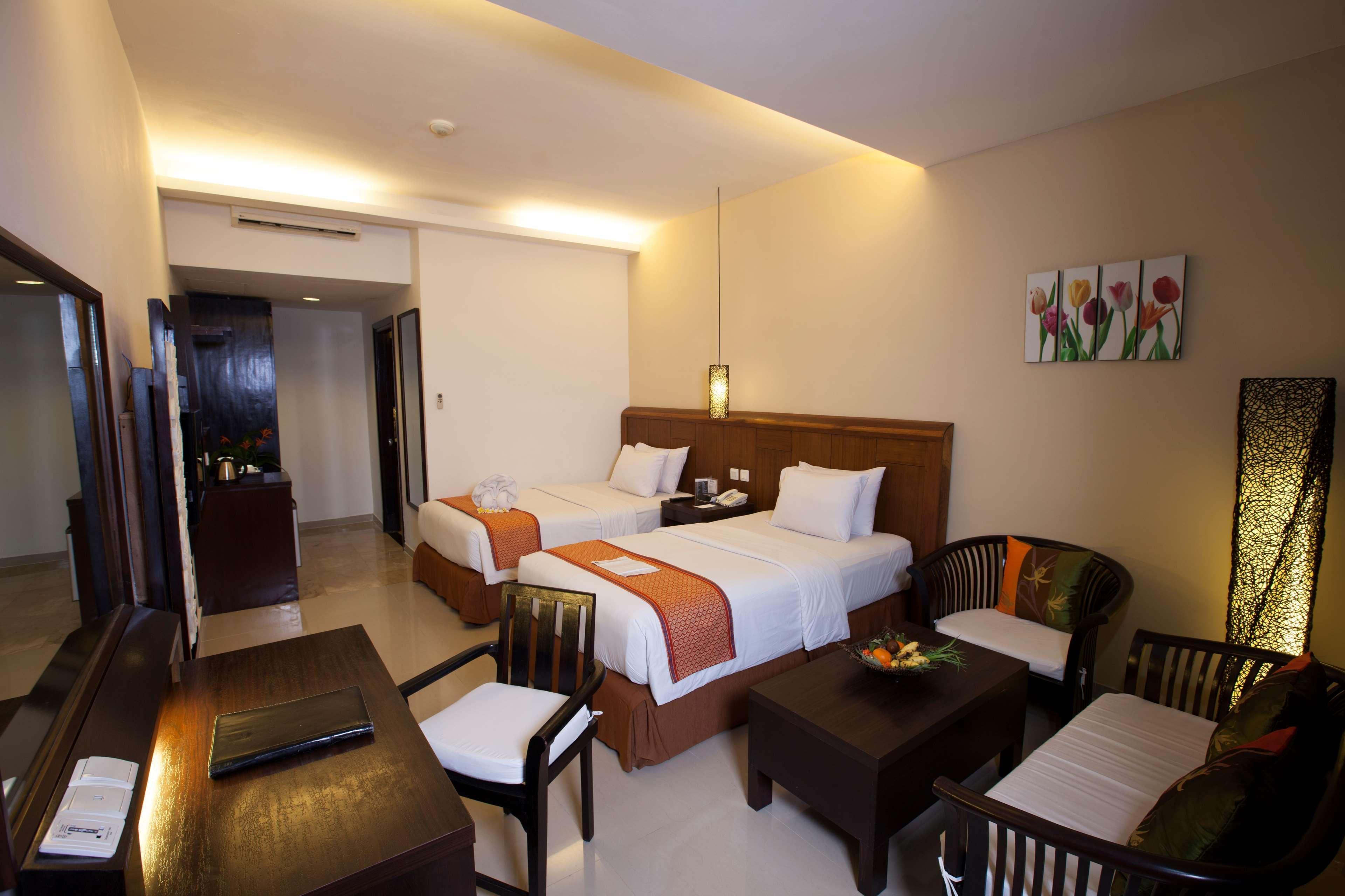 Western Kuta 4*