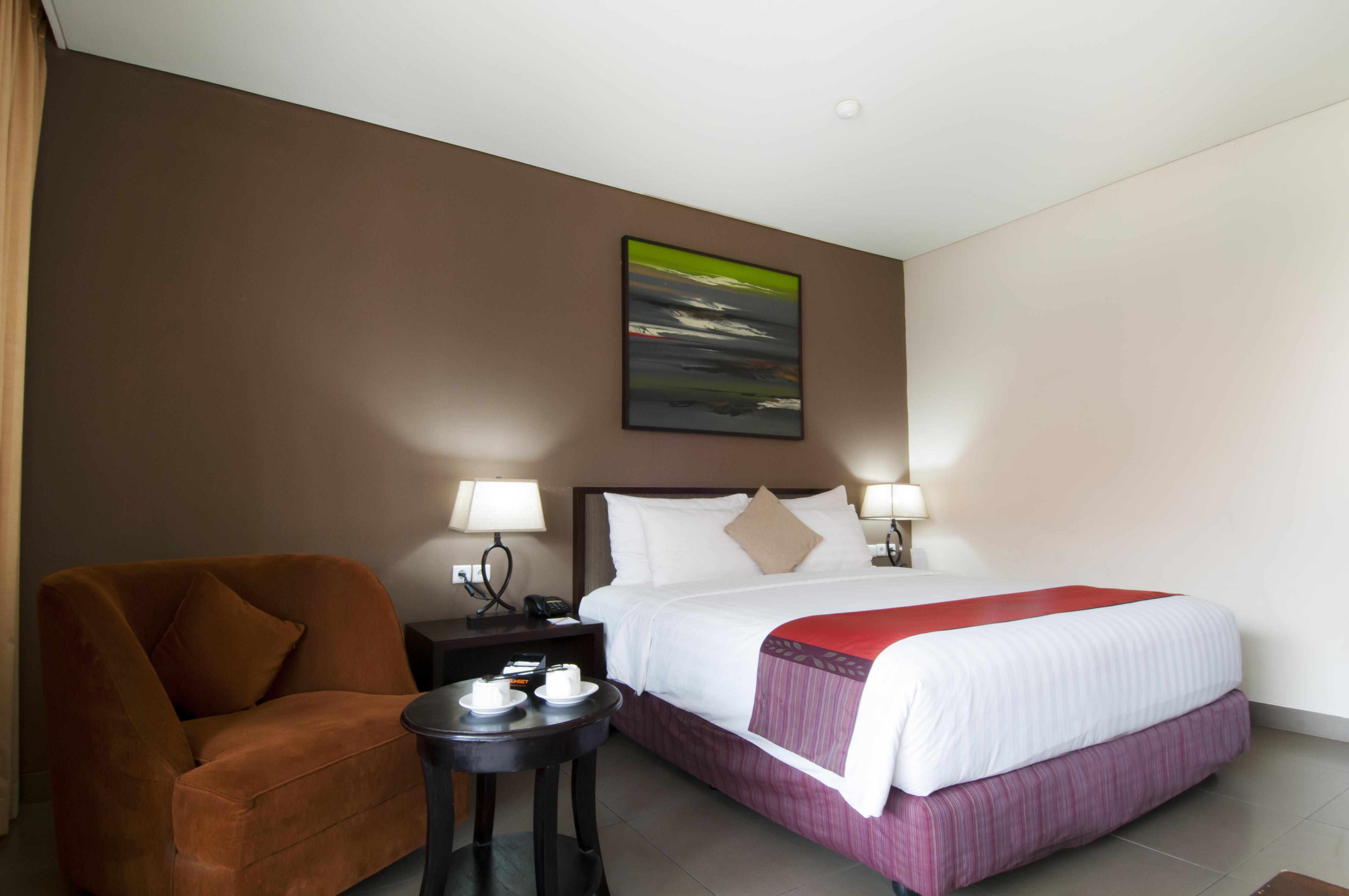 100 Sunset Kuta & Ballroom Hotel