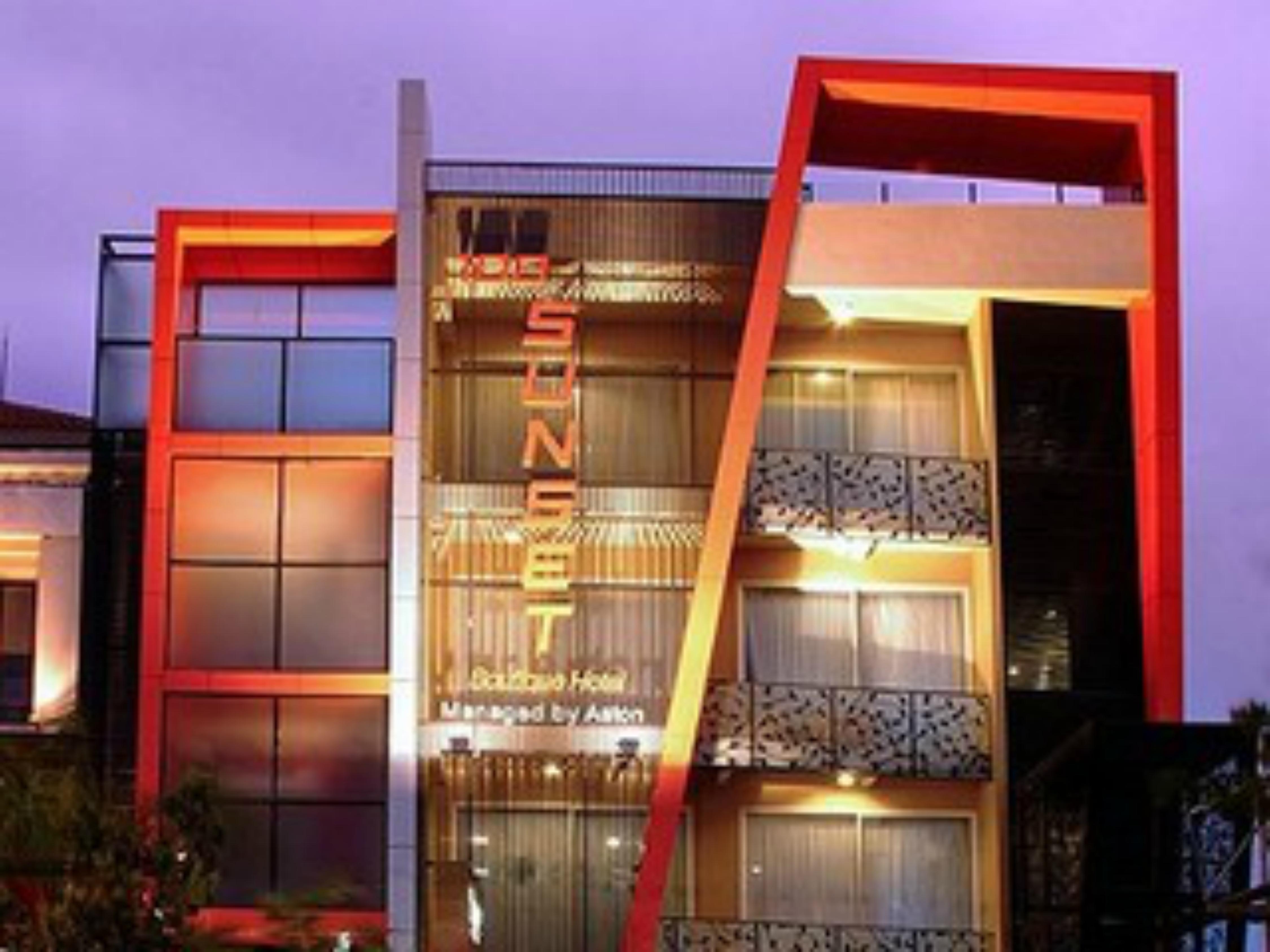 100 Sunset Kuta & Ballroom Hotel