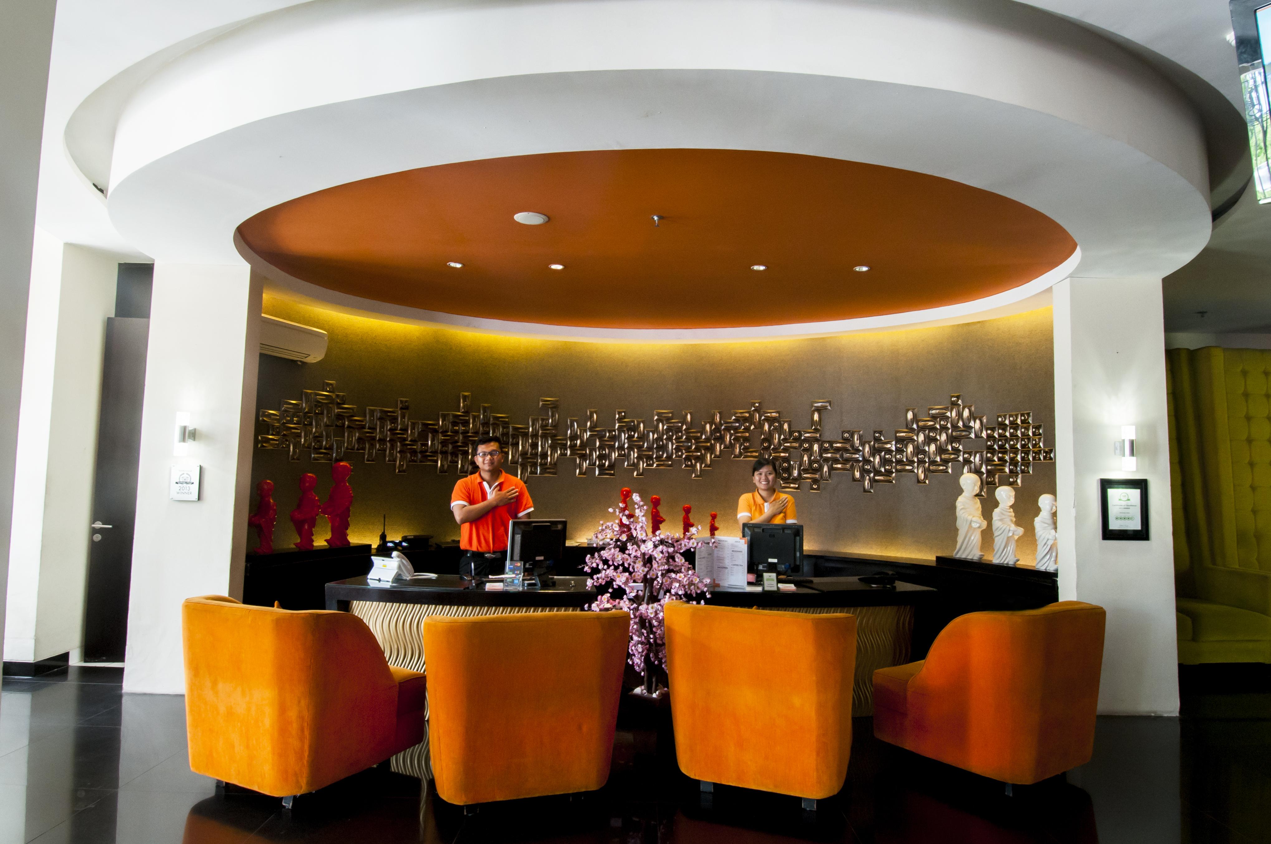 Hotel 100 Sunset Kuta & Ballroom